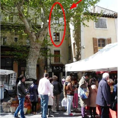 Duplex En Plein Centre Appartement LʼIsle-sur-la-Sorgue Buitenkant foto
